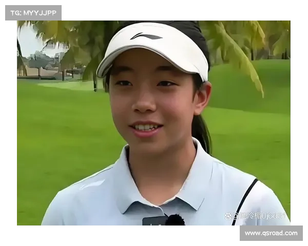 刘国梁15岁女儿刘宇婕夺得高尔夫职业赛首冠 父女拥抱庆祝胜利瞬间温馨感人 刘国梁15岁女儿刘宇婕夺得高尔夫职业赛首冠 父女拥抱庆祝胜利瞬间温馨感人